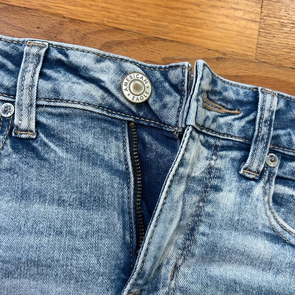 American Eagle “Midi” Jean Shorts | Light Wash | Size 4 - Picture 4 of 6